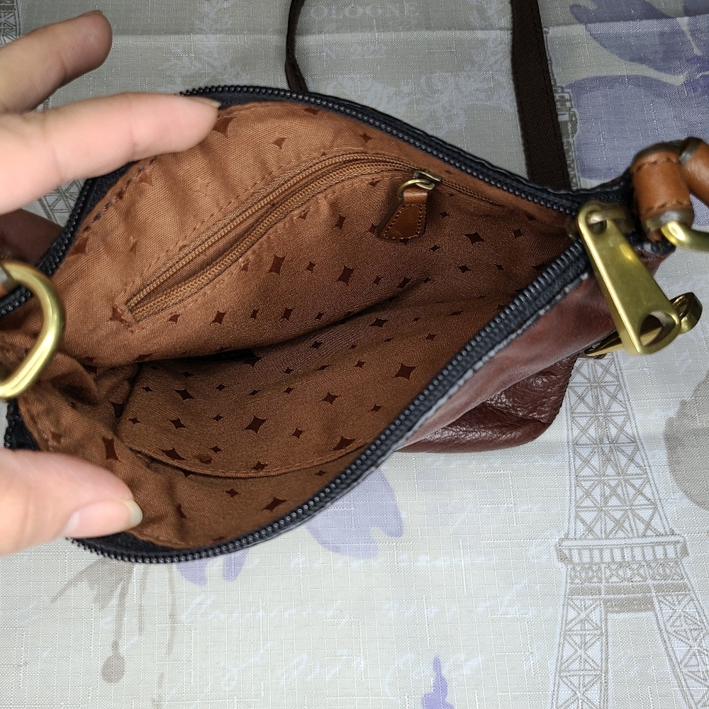 Fossil Crossbody - Picture 4 of 4
